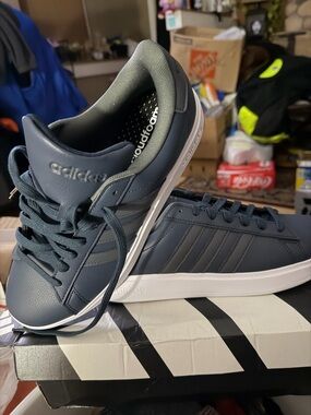 adidas Men’s Navy Blue Low-Top Sneakers               Brand New w/tags orig box